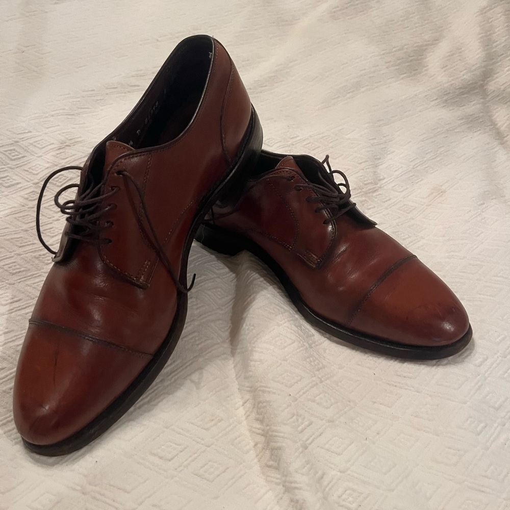 Men’s Allen Edmonds, lace up dress shoes, size 7.5 D, Brown, Excellent Condition